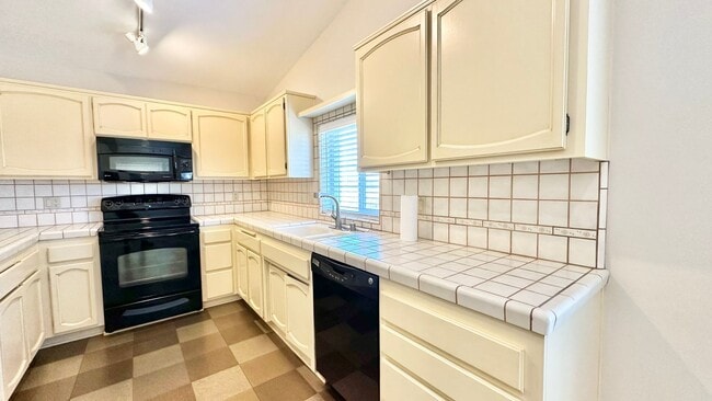Building Photo - Lovely semi-attached, Single-Story Guest H...