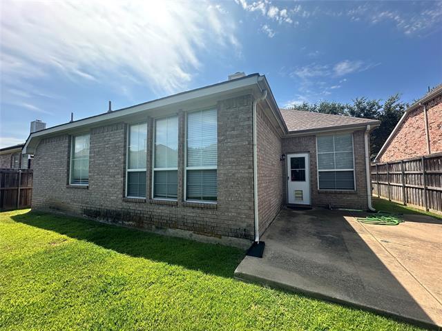 Building Photo - 2450 Streamside Ct