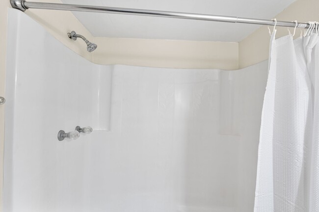 Building Photo - Move-In Ready 2 BR/ 2BA Condo on Southside...