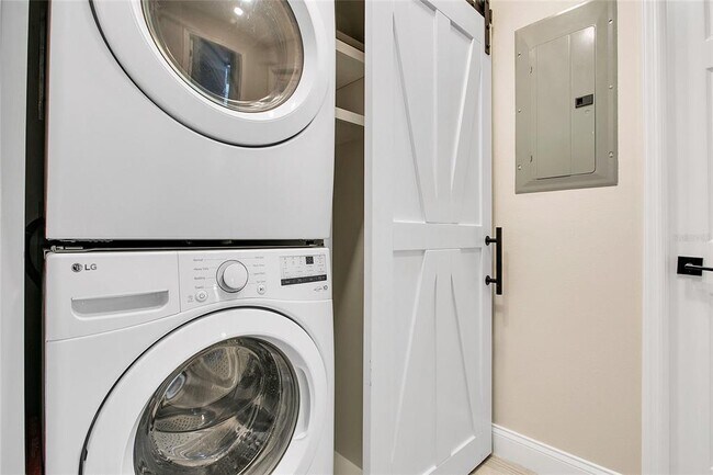 Building Photo - 1227 Salerno Ct