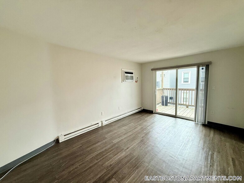 Building Photo - 298 Meridian St