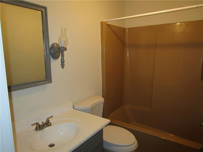 Building Photo - 3730 Newport Dr