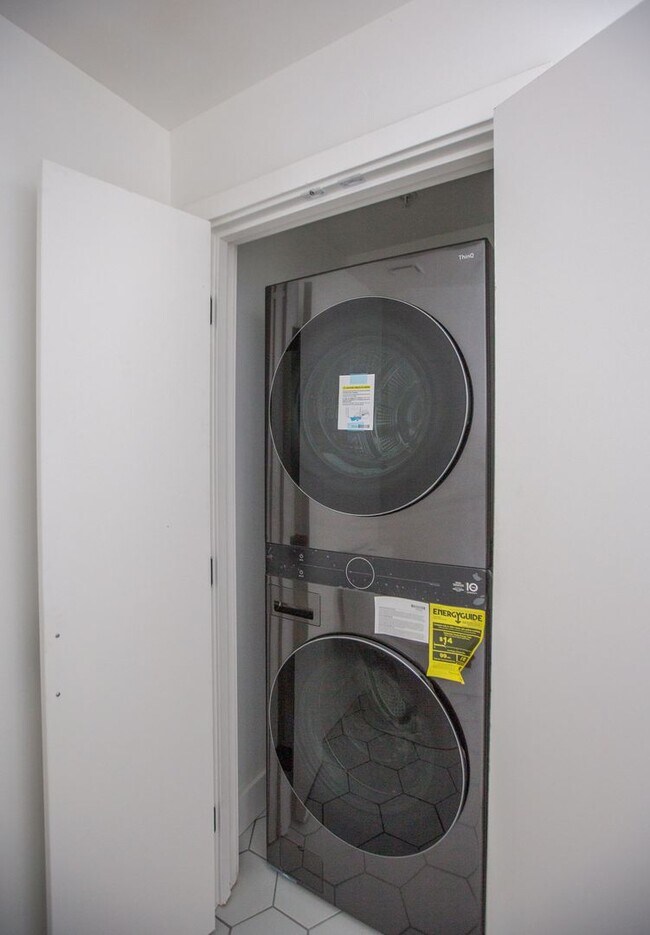 Building Photo - North Block Condo Available- Fully Remodeled Studio !