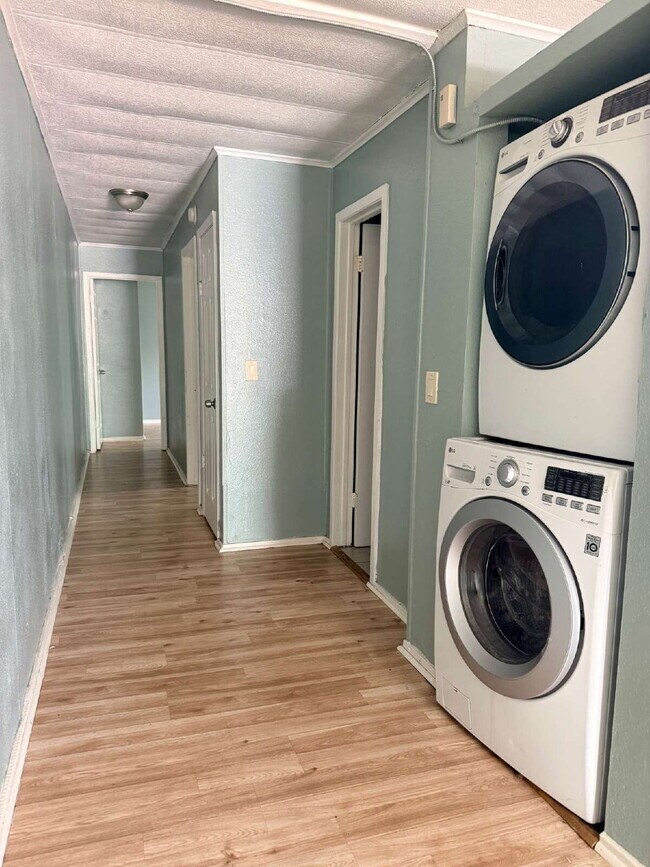 Building Photo - 1410 Avant Ave