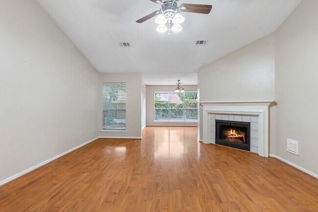 Building Photo - 207 N Dreamweaver Cir