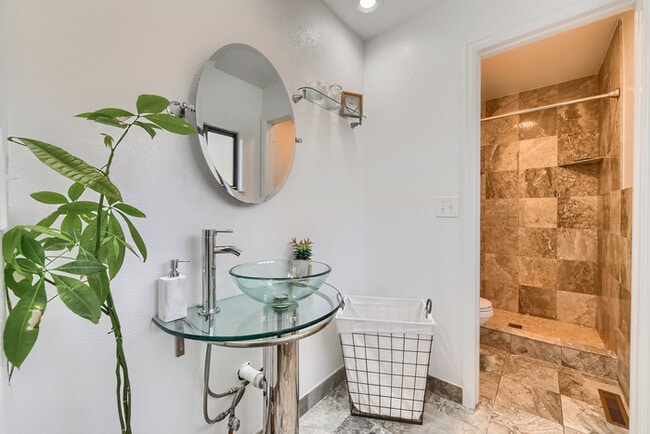 Building Photo - Charming 3 beds 2 baths in Centennial!