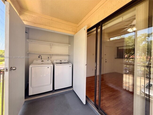 Building Photo - 15570 SW 105th Ln