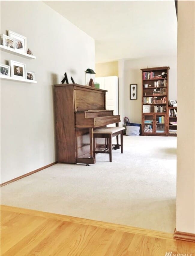 Building Photo - Open, bright and roomy with private backyard