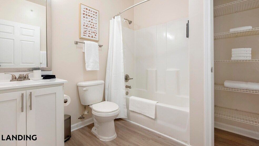 Building Photo - 9015 Kings Grant Dr