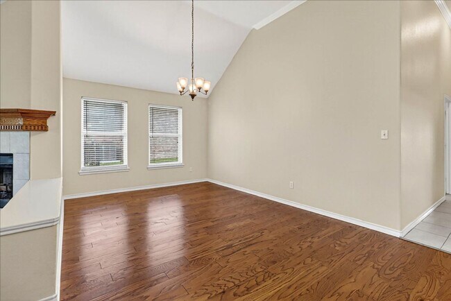 Building Photo - 6325 Oso Pkwy