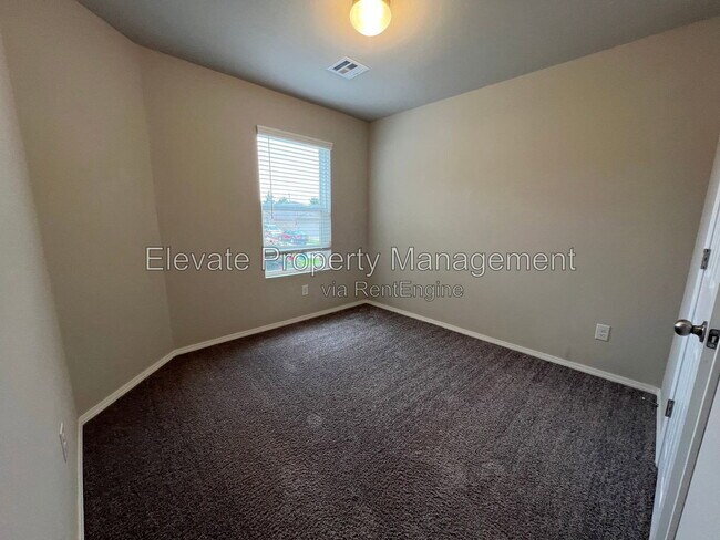 Building Photo - 1357 Dustin Dr