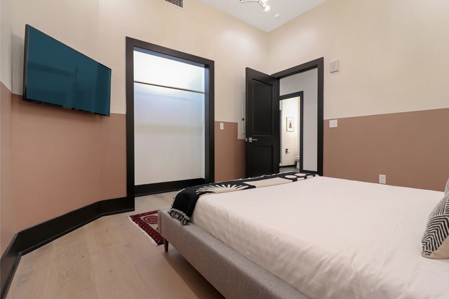 Building Photo - 1148 S Peters St