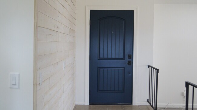 Building Photo - 27403 Garza Dr