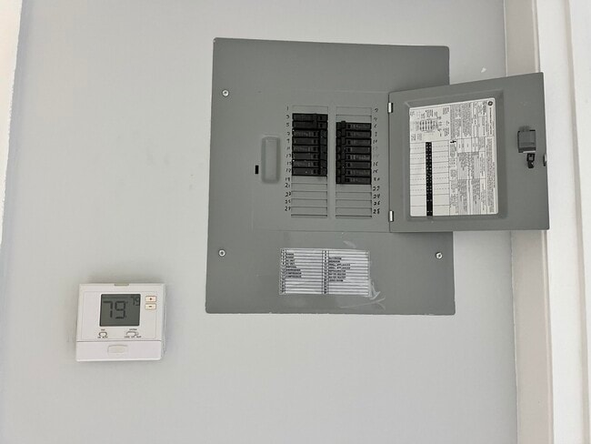 Building Photo - 1195 NW 16th Ave