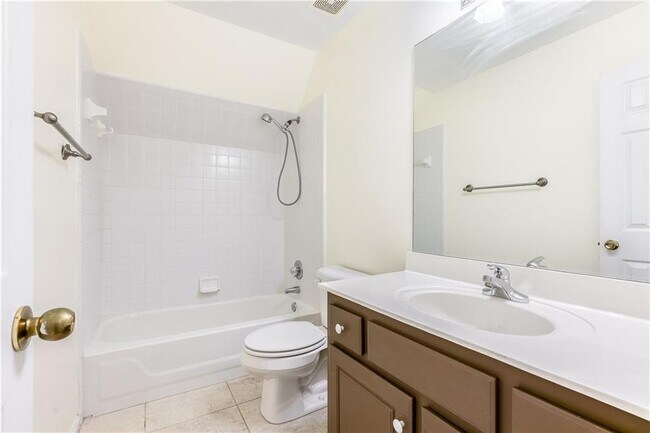 Building Photo - 2232 Woodbriar Dr