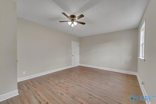 Building Photo - 117 Mandy Dr