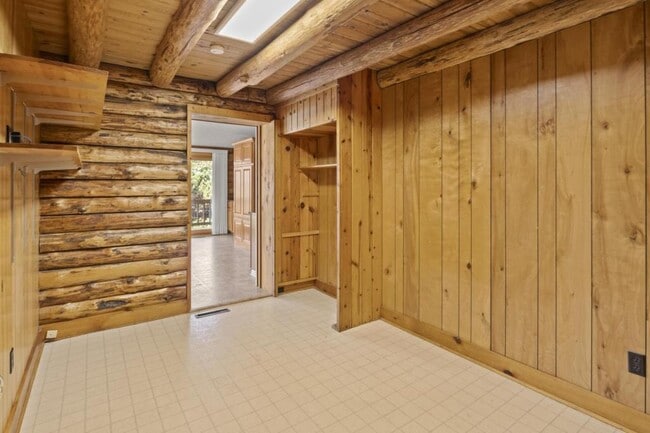 Building Photo - 118 Agape Wy