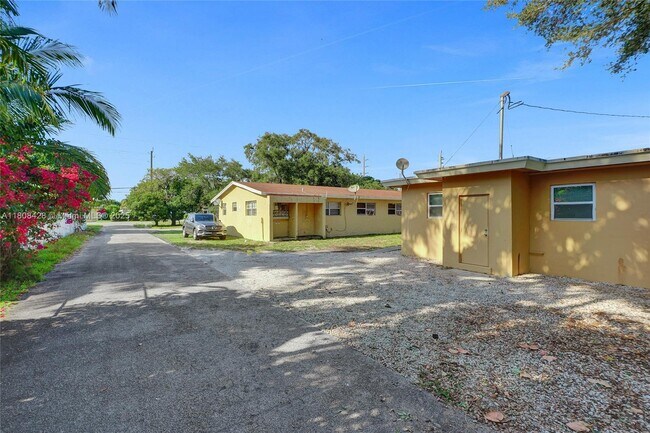 Building Photo - 429 NW 9th Ave