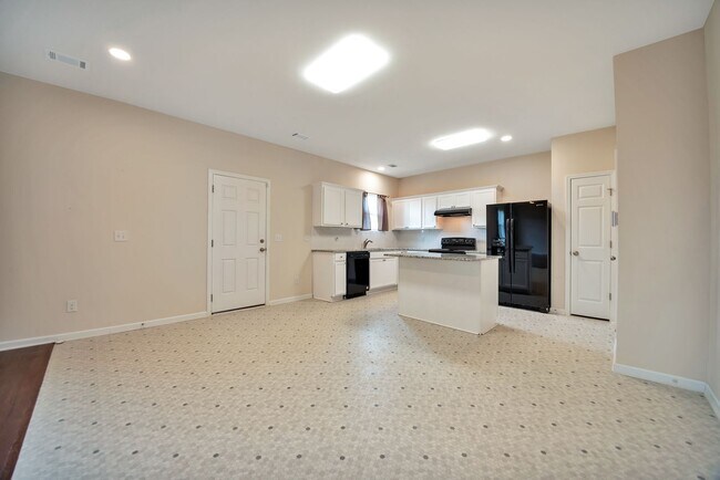 Building Photo - Spence Creek Rental!
