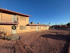 Building Photo - Charming 2Bed/1Bath ground floor apartment located in North Las Vegas- Move in Special- First Mon...