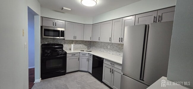 Building Photo - 310 Michaels Ct