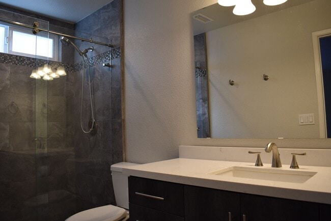 Building Photo - Beautiful 3 bedroom 2 bath Santee Home!