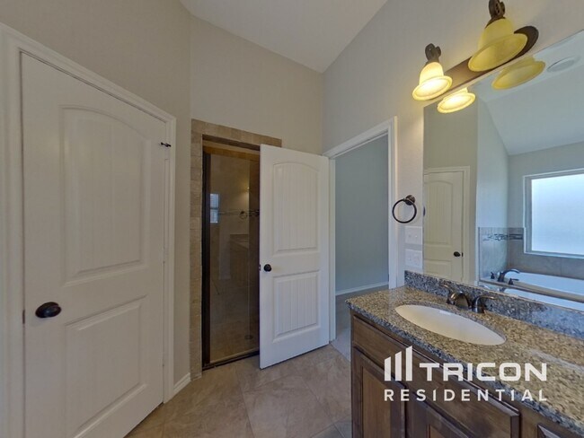 Building Photo - 4206 Sapphire Ln