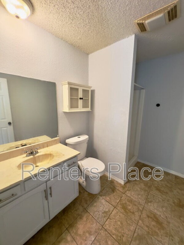 Building Photo - 212 E Austin St