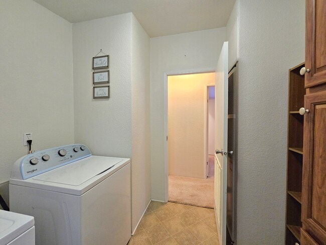 Building Photo - 651 Santa Clara Cir