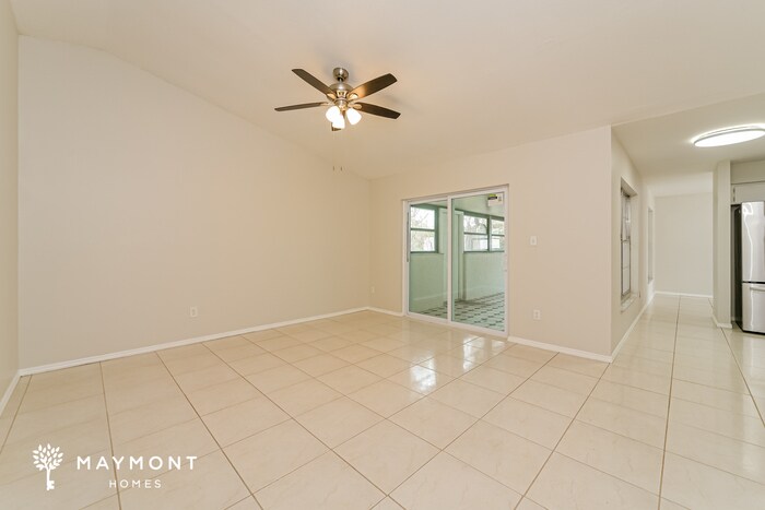 Building Photo - 2315 Bay Leaf Dr