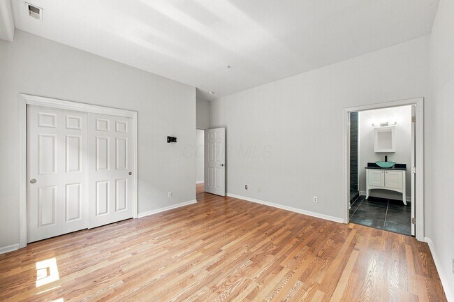 Building Photo - 160 N Wall St