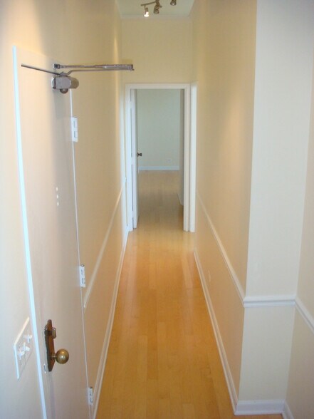 Building Photo - 807 Church St