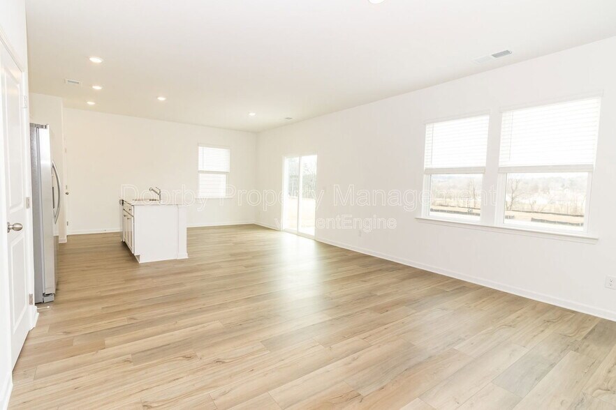 Building Photo - 115 Saddlebred Wy