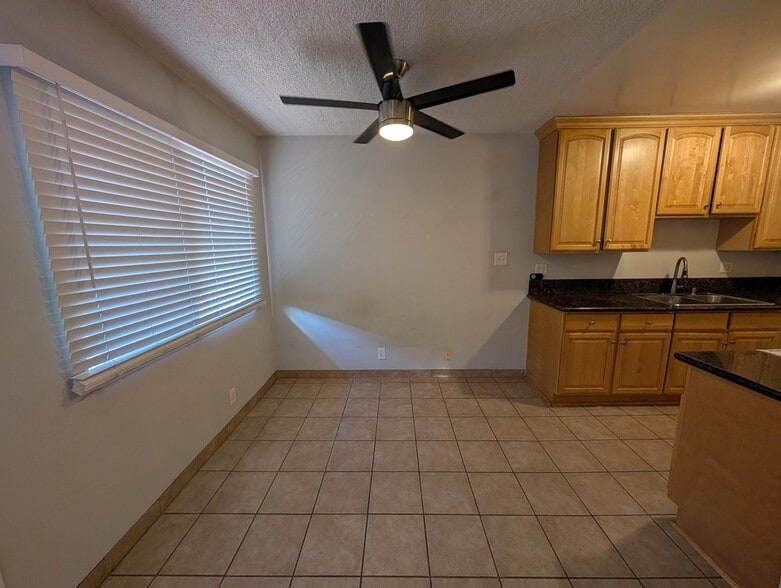 Building Photo - 1852 N Wilton Pl