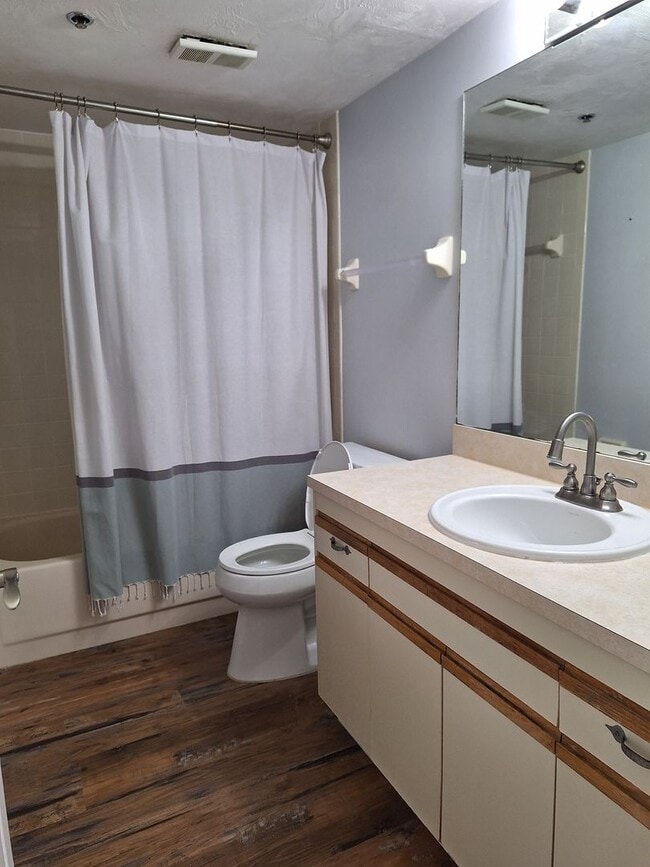 Building Photo - BOUCHELLE ISLAND - RIVER FRONT 2BR 2BA LON...