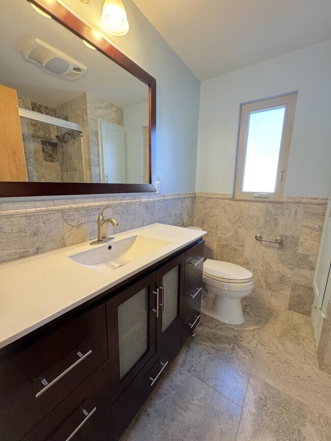 Building Photo - 2030 Harwitch Rd