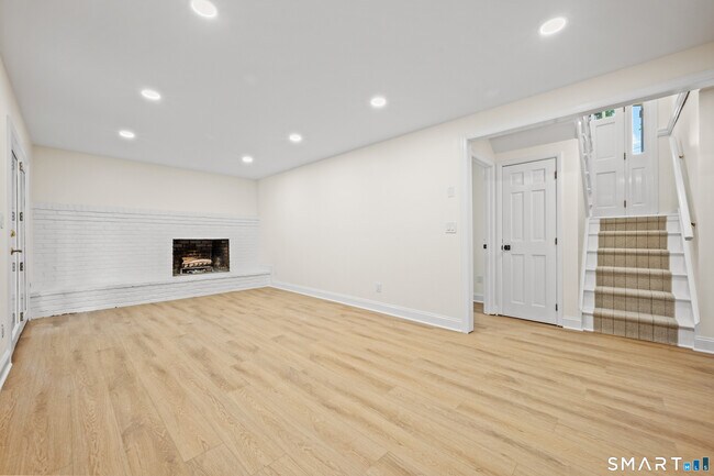 Building Photo - 22 Carrona Dr