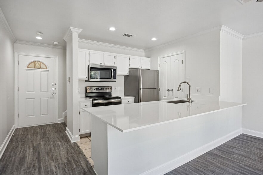 Building Photo - 4125 Holland