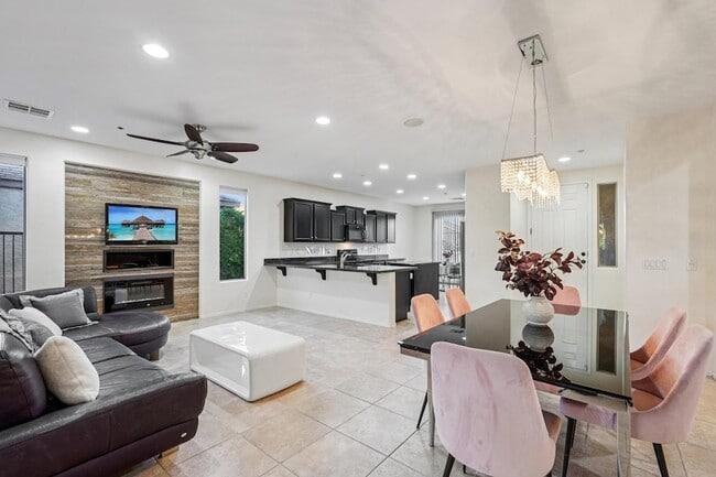 Building Photo - 12600 W Rosewood Ln