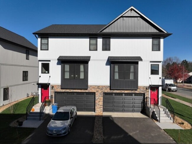 Building Photo - Brand New Luxury Townhomes: 3BR, 2.5Bath Altoona WI