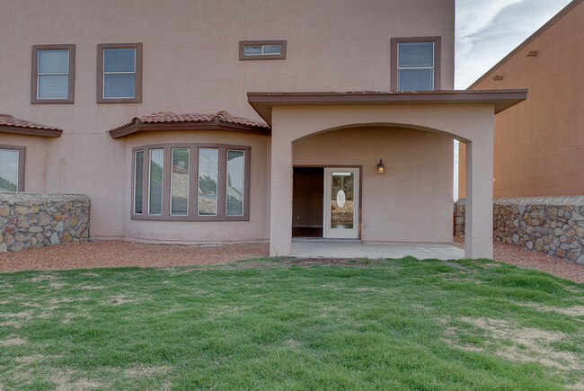 Building Photo - Eastside 3 Bedroom 2.5 Bath