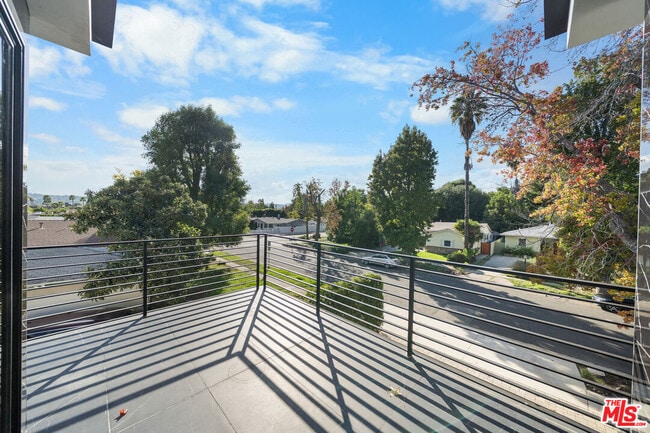 Building Photo - 5812 Willis Ave