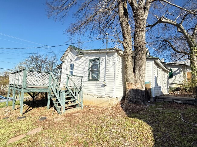 Driveway - 400 Farrar St