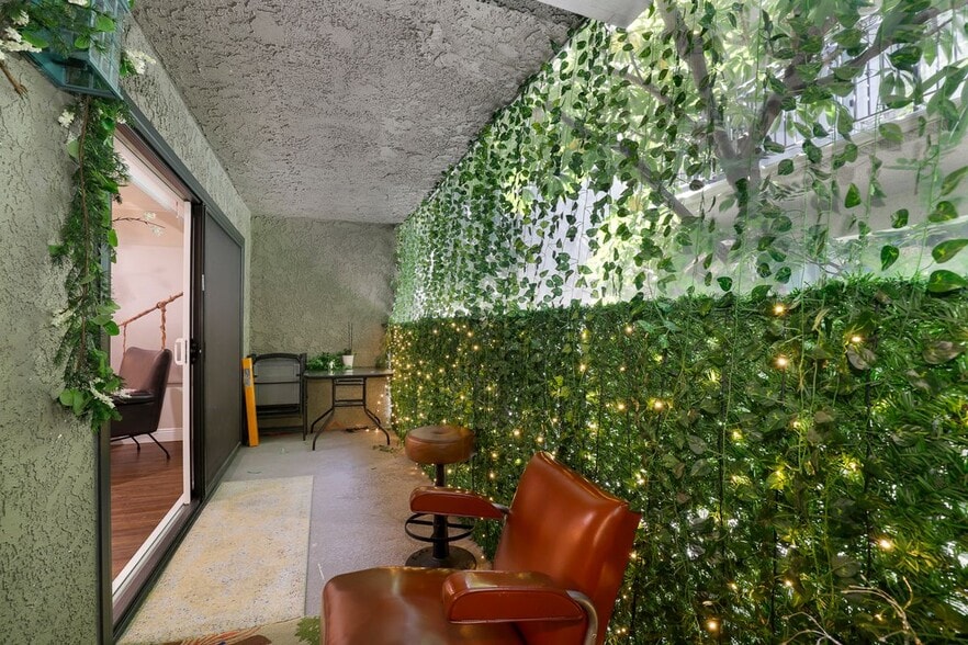 Building Photo - 4528 Colbath Ave