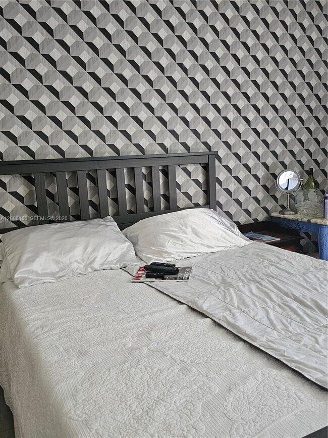 Building Photo - 20500 W Country Club Dr