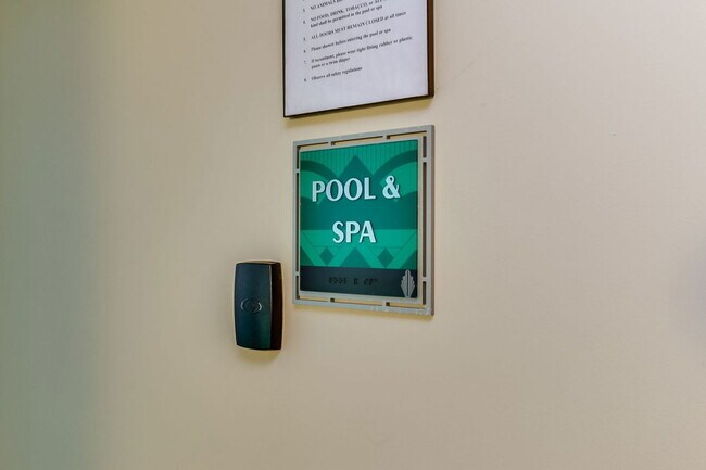 Building Photo - 114 W Adams St