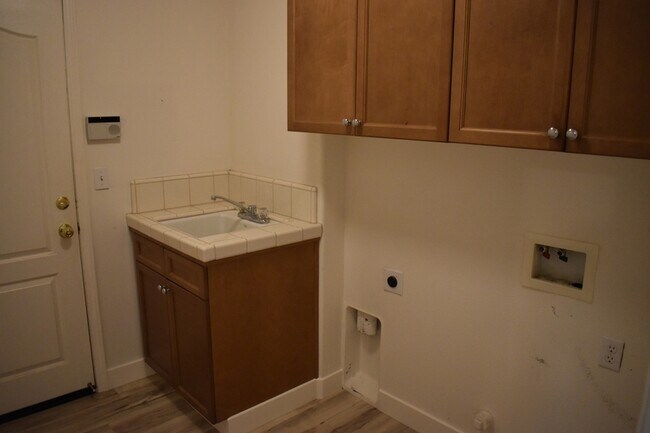 Building Photo - 6310 Diamond Ct