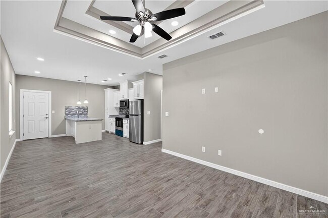 Building Photo - 1230 Valle Vista St
