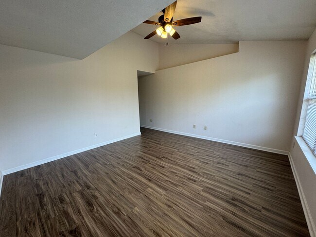 Building Photo - 9847 Cranberry Cir