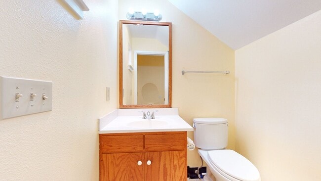 Building Photo - 2 Bedroom Condo Close to UC Berkeley!